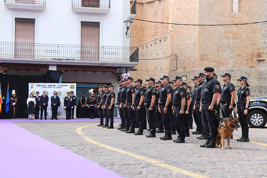 La Policía Local de Sagunto reconoce la labor de 29 policías locales y 4 civiles