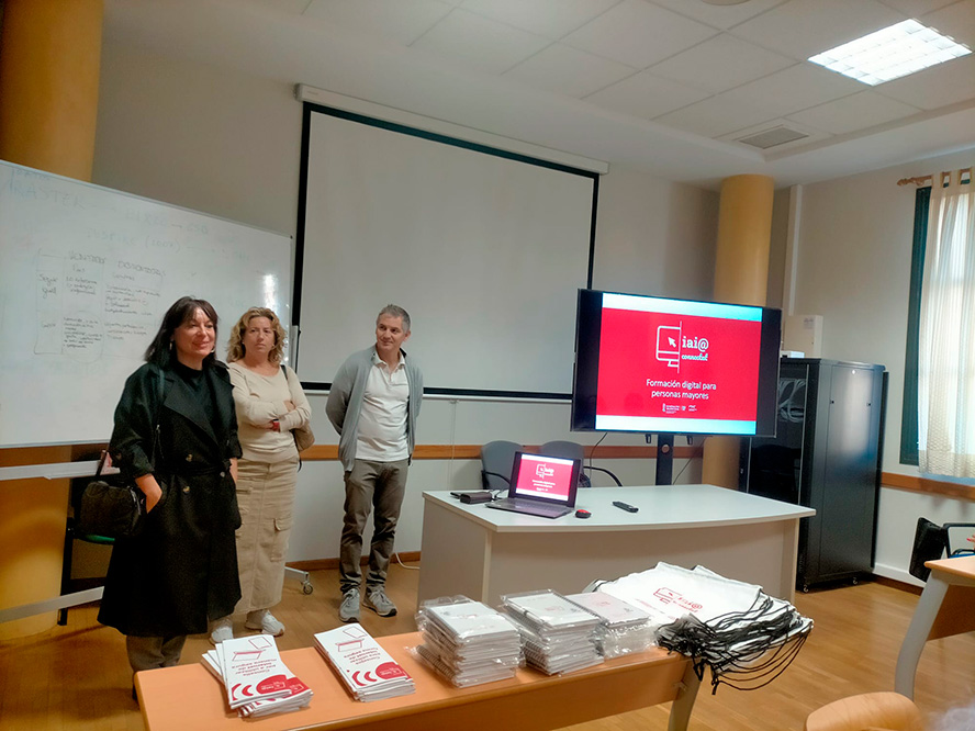 Los talleres ‘iai@ connectat’ forman a las personas mayores de Sagunto en el uso de las nuevas tecnologías 