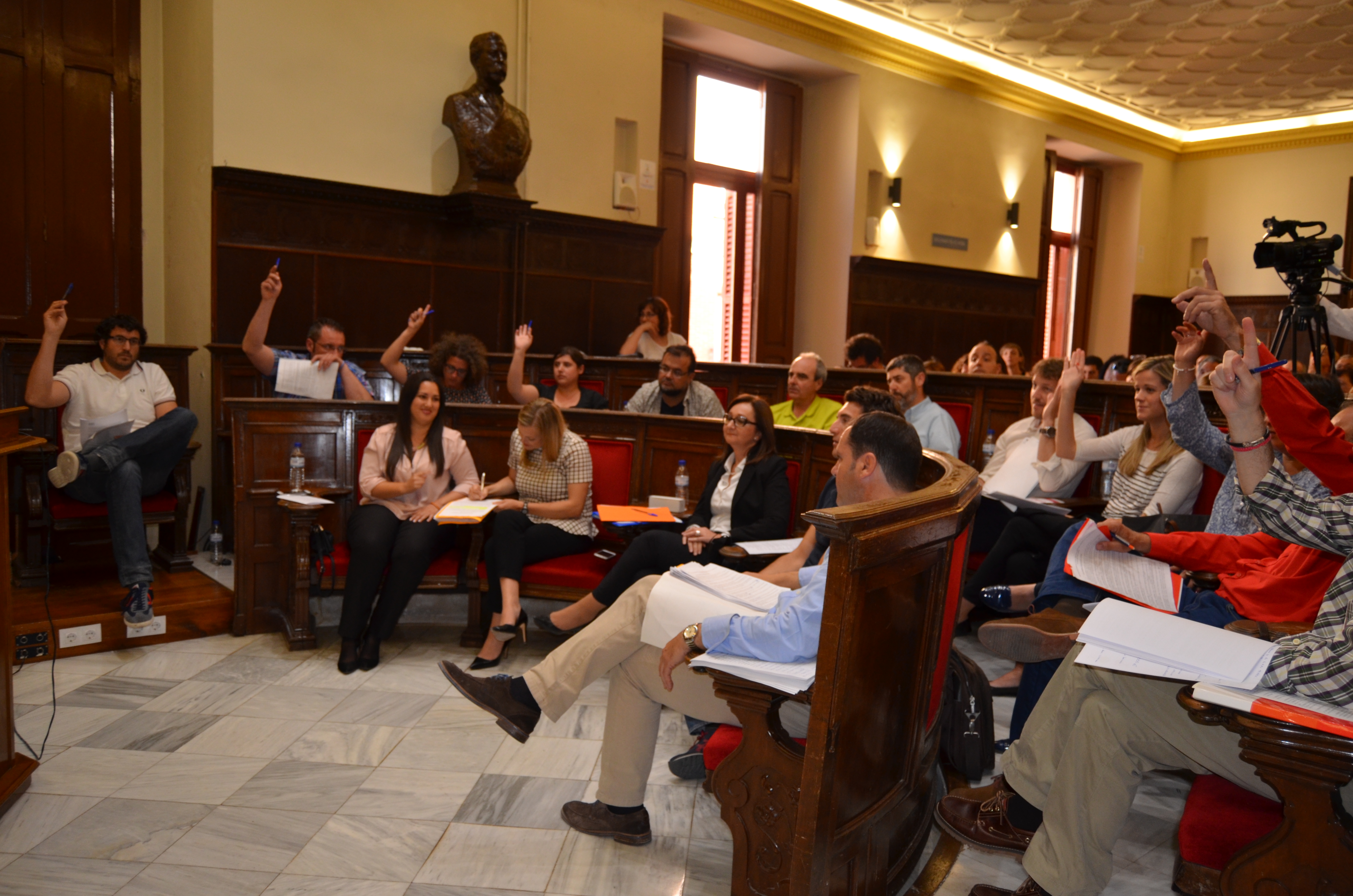 El pleno aprueba dedicar parte del superávit a inversiones que generen empleo