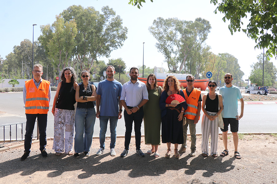 El Ayuntamiento de Sagunto instala la embarcación Virgen de Begoña en la rotonda de la calle Adolfo Suárez