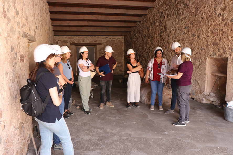 El alcalde de Sagunto y la concejala de Patrimonio Cultural visitan las obras del centro de interpretación de la Cultura Mediterránea y del puerto Arse-Saguntum en el Grau Vell