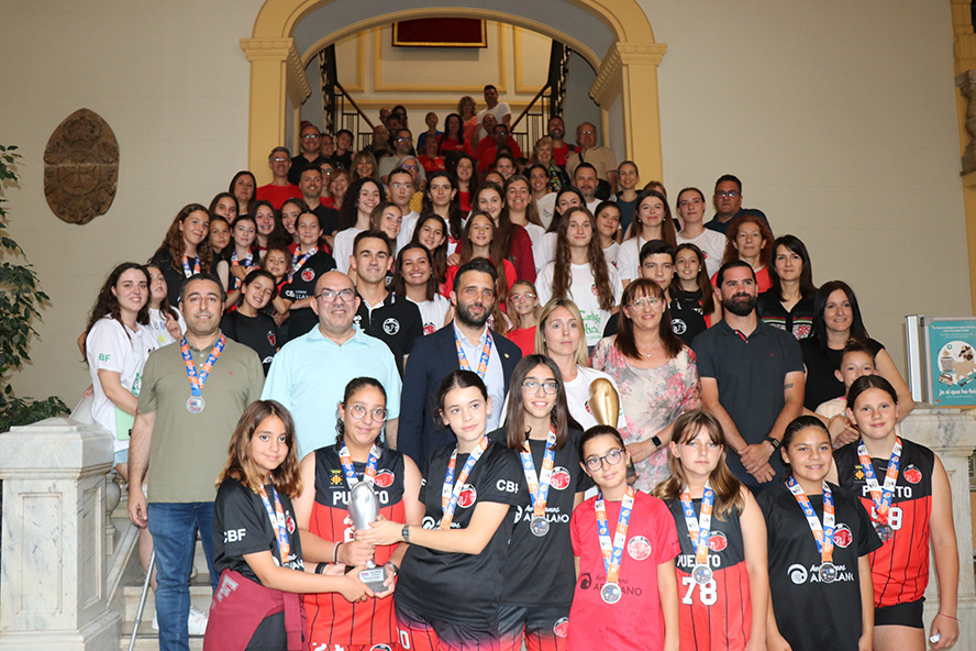 El Ayuntamiento de Sagunto recibe al CB Femenino Puerto de Sagunto por sus últimos logros