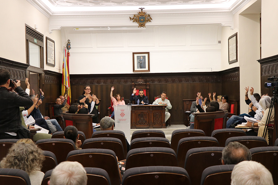 El Pleno aprueba una moción para mejorar la atención sanitaria a pacientes de cáncer de mama