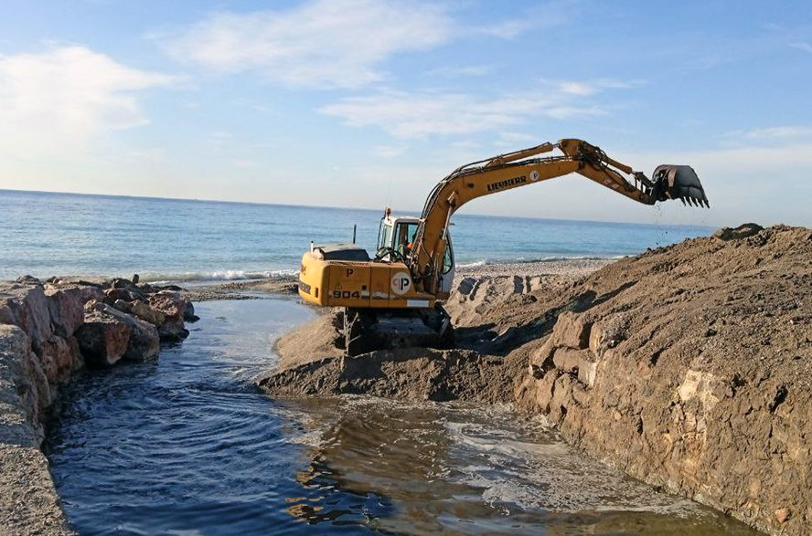 El Consell Agrari draga y limpia la gola de Quartell 