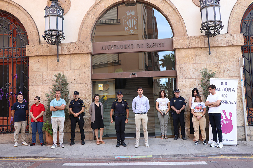Sagunto guarda un minuto de silencio por el presunto asesinato machista ocurrido en Bilbao