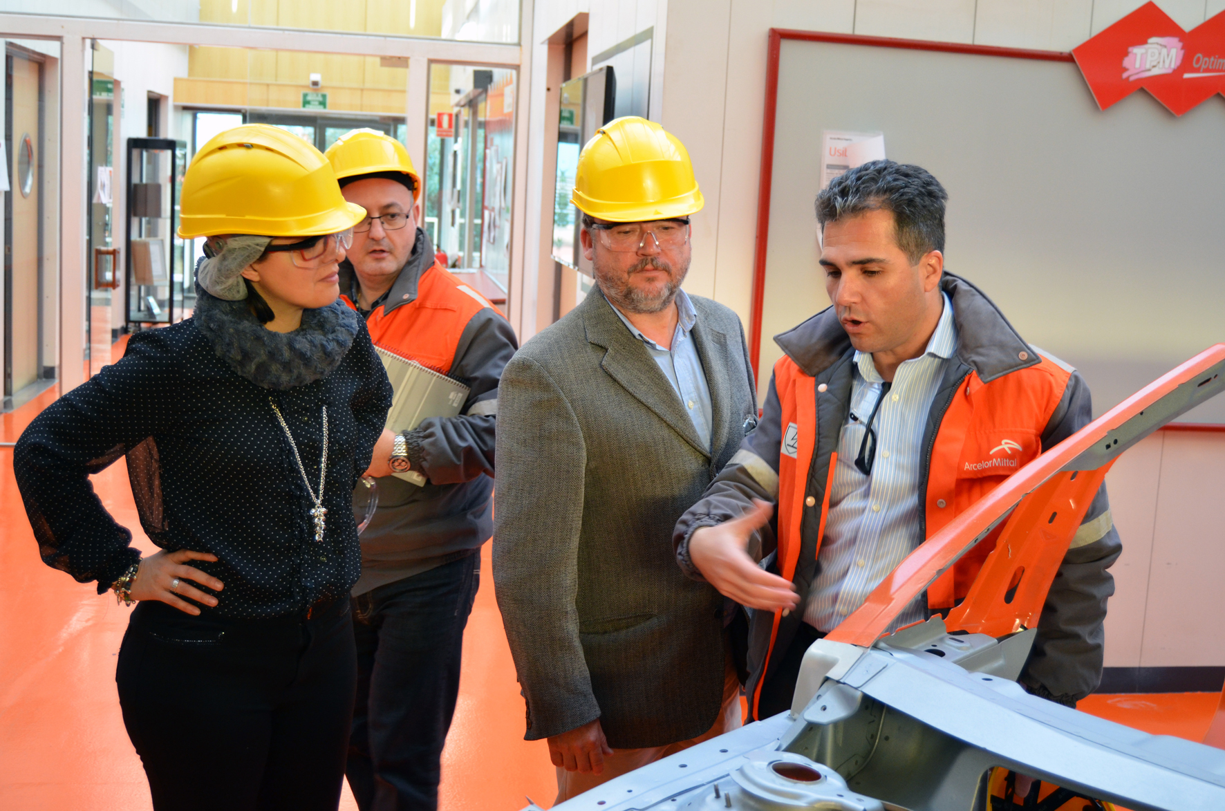 El alcalde de Sagunto visita la planta de ArcelorMittal para conocer de primera mano el proceso productivo 