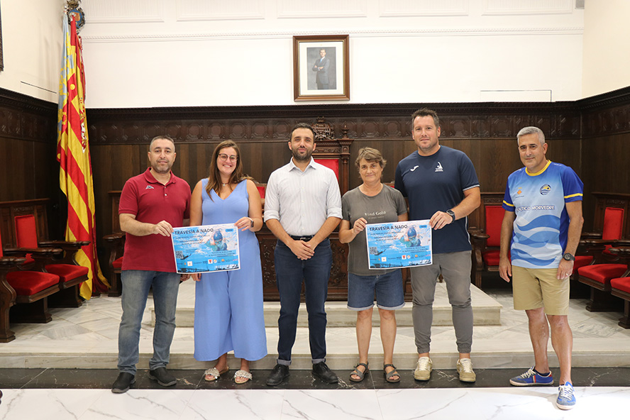 La tradicional Travesía a Nado de las Fiestas Patronales de Puerto de Sagunto se disputa el 15 de agosto en el puerto marítimo