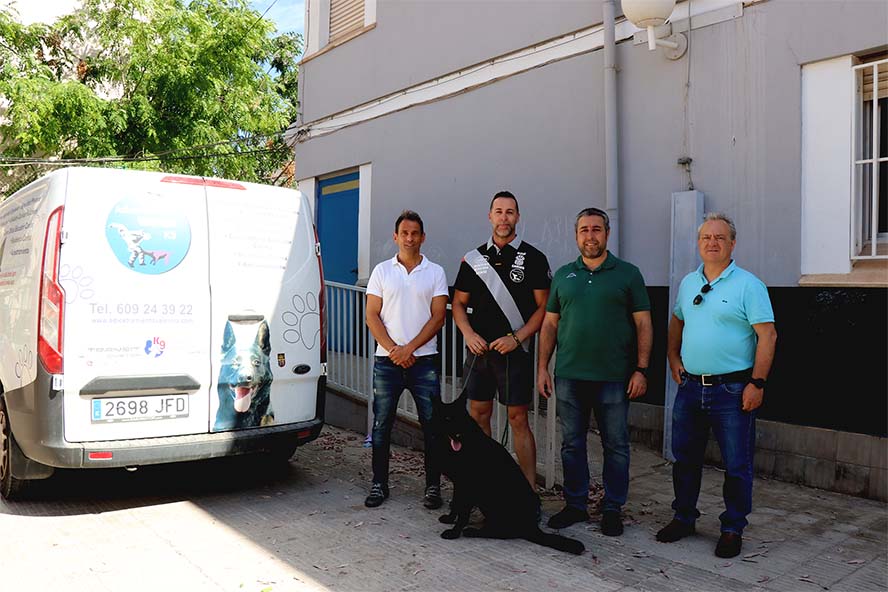 El colegio Profesor Tierno Galván acoge la cuarta acción relacionada con el bienestar animal