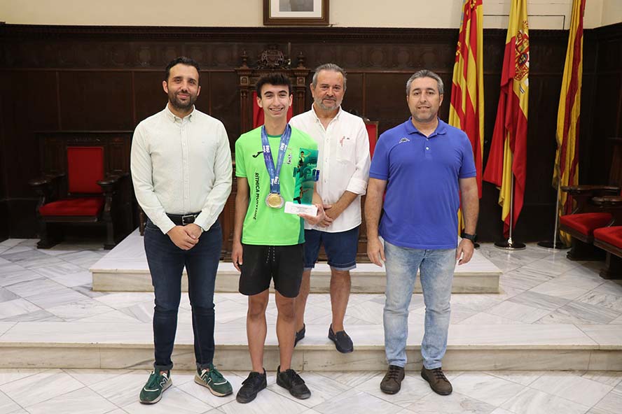 El Ayuntamiento de Sagunto homenajea al gimnasta José Cabrera