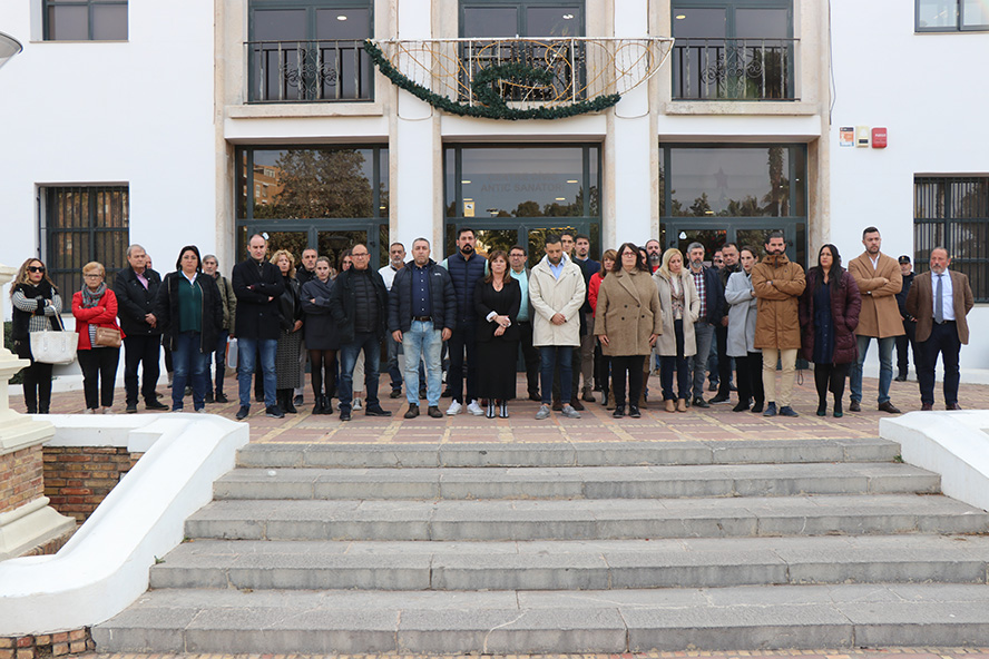 Sagunto guarda un minuto de silencio en señal de condena y repulsa por el presunto asesinato machista en La Coruña