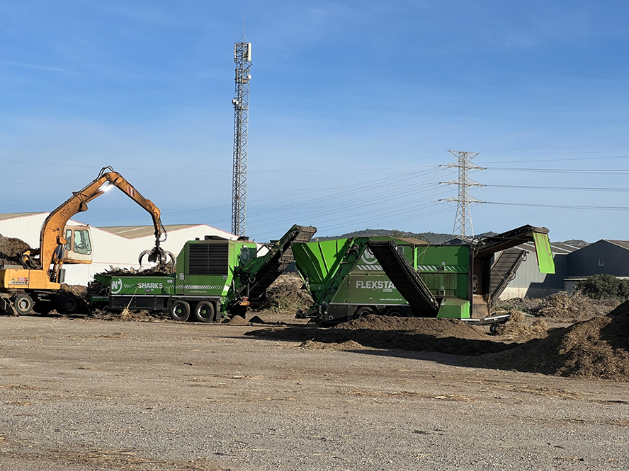 La SAG da un paso adelante hacia la sostenibilidad ambiental produciendo 'mulching' para proteger los parques y jardines de la localidad