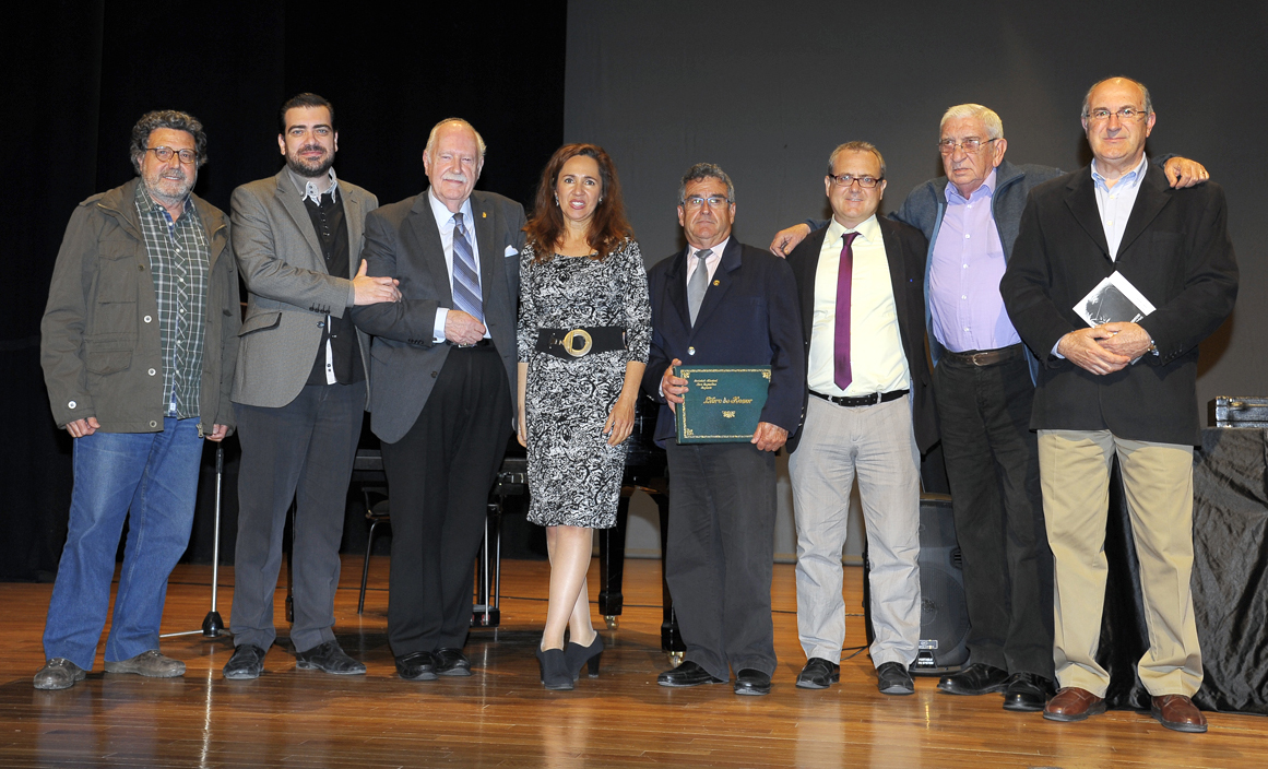 El profesor Raymond Calcraft impartió ayer una conferencia y un concierto en el Auditorio Joaquín Rodrigo de Sagunto
