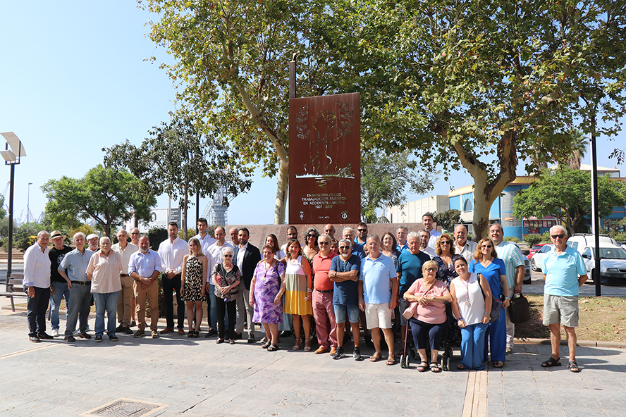 Puerto de Sagunto homenajea a los fallecidos en AHV y posteriores empresas metalúrgicas