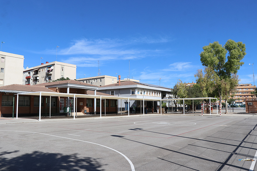 El Ayuntamiento de Sagunto y PowerCo colaboran en la instalación de zonas de sombra en los centros escolares