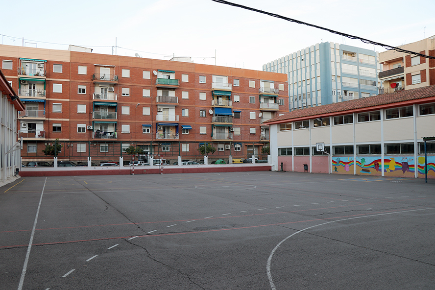 Se amplía el programa Patis Oberts en los colegios Cronista Chabret, José Romeu, Vilamar y La Pinaeta