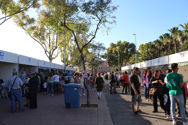 La XX Fira de l’Art saca a la calle el talento artístico de asociaciones y alumnos de la Universitat Popular