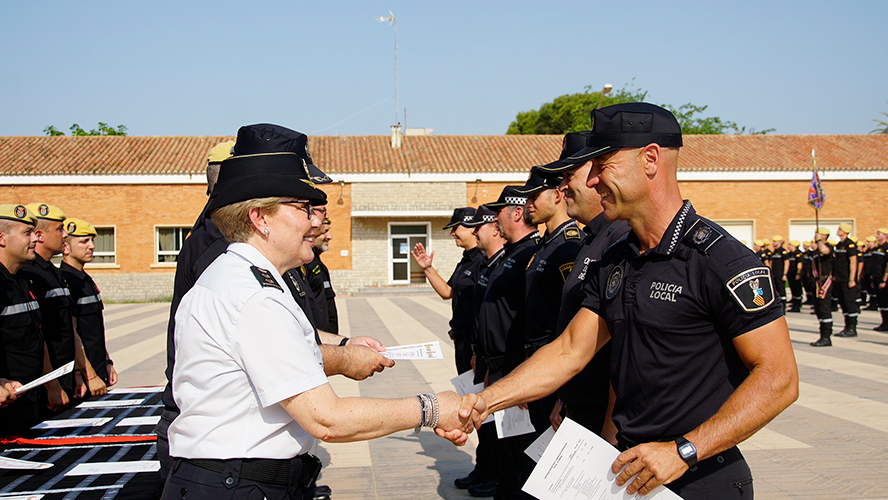 La Policía Local de Sagunto recibe los diplomas por el curso sobre Salvamento y socorrismo en aguas abiertas 