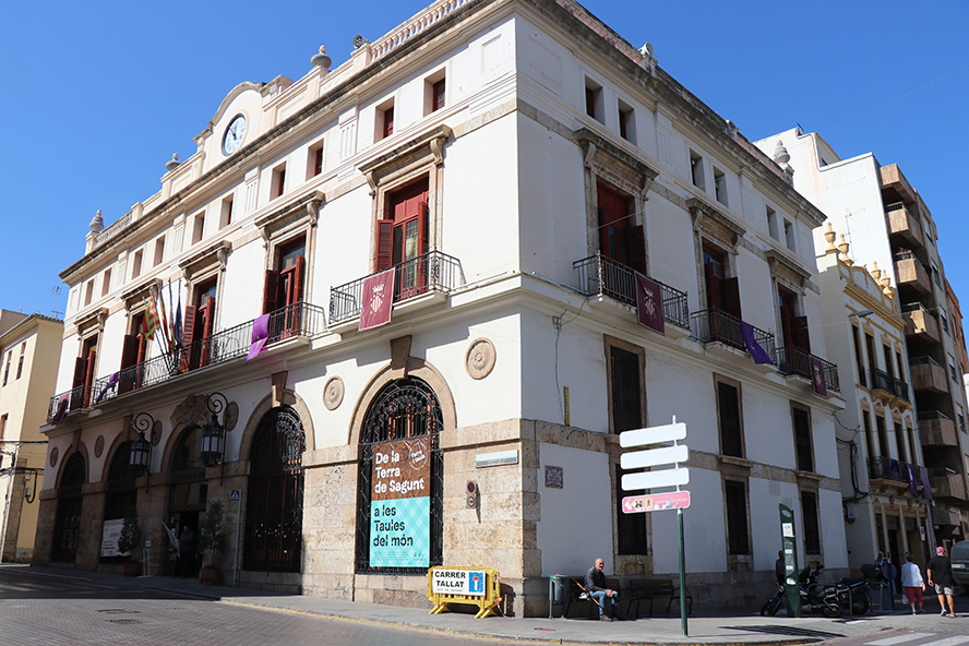 La modificación de la ordenanza municipal de retirada de vehículos de la vía pública ya ha entrado en vigor