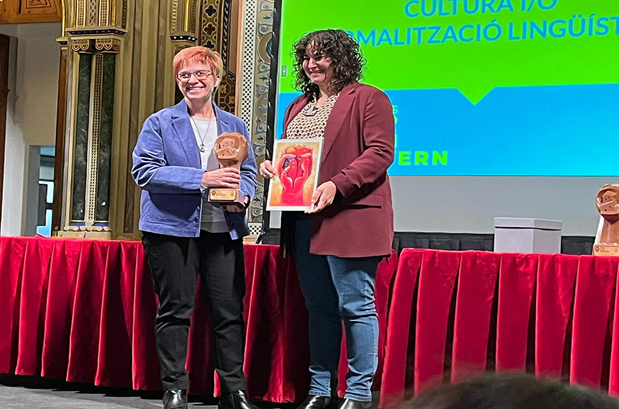 El Gabinet de Promoció del Valencià del Ayuntamiento de Sagunto recoge el premio al Buen Gobierno por el juego ‘Capgirant Sagunt’