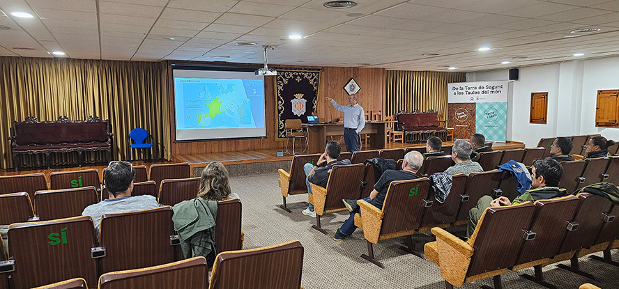 Los técnicos del Consell Local Agrari y la Guardia Rural reciben una formación sobre la avispa asiática