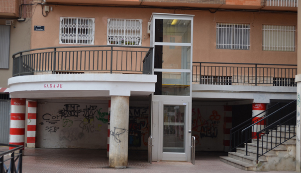 Mantenimiento realiza intervenciones en las plataformas elevadoras de la Plaza Travessa