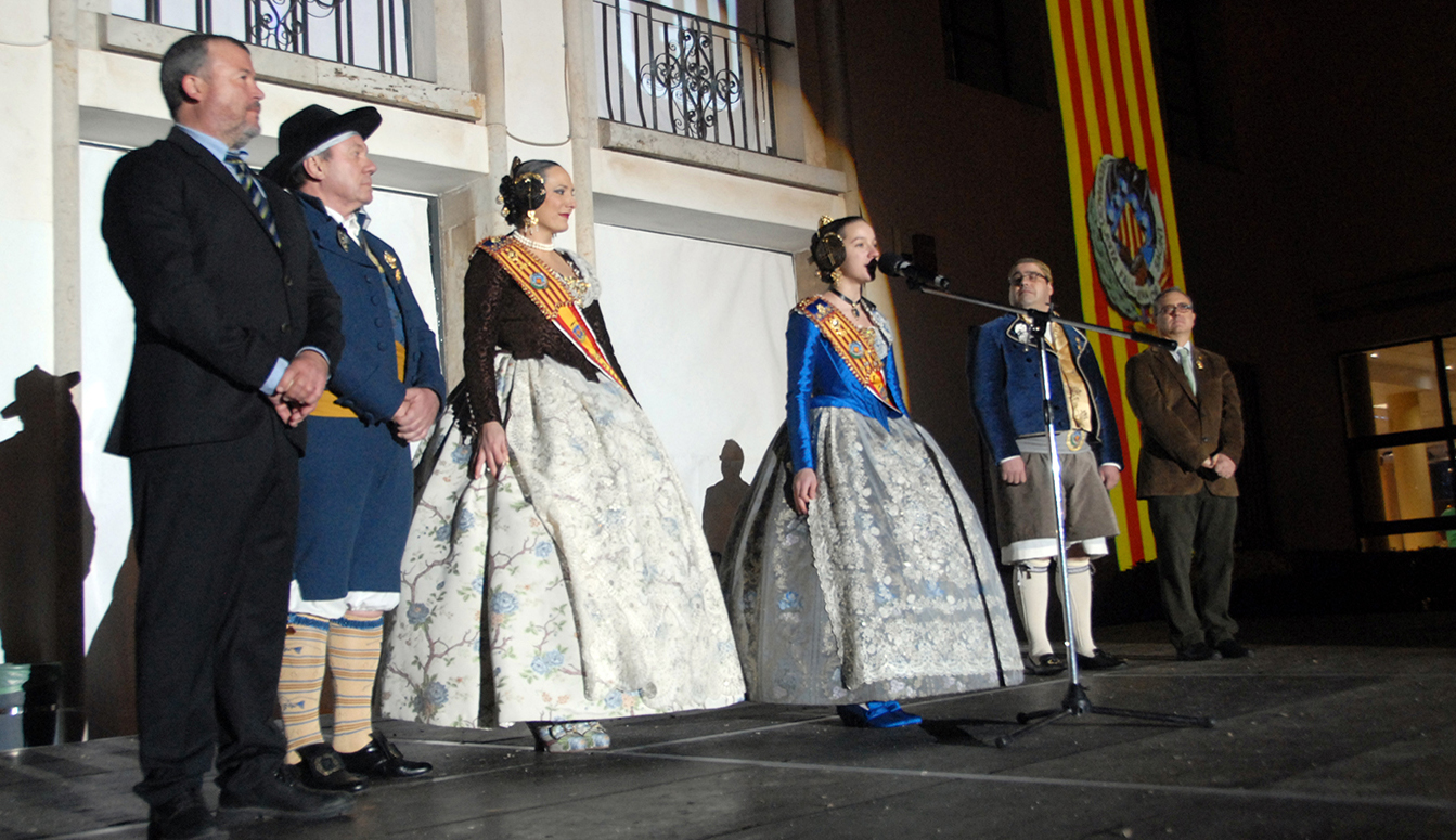 Las Falleras Mayores de la FJFS dan inicio a las Fallas con la Crida