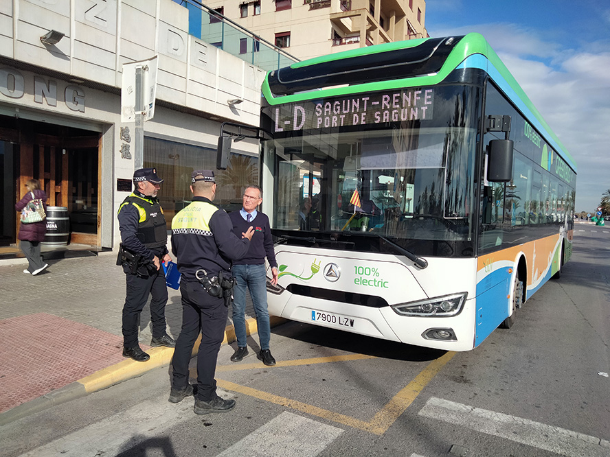 La Policía Local de Sagunto se adhiere a la campaña de control del transporte escolar de la DGT