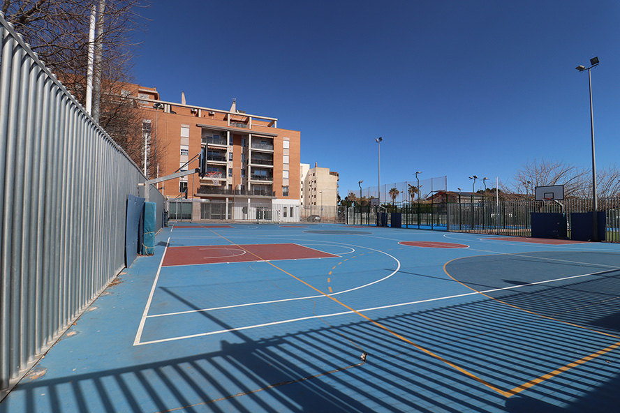 El Ayuntamiento de Sagunto licita la cafetería, las pistas de pádel y la piscina descubierta del polideportivo René Marigil