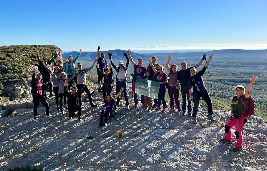 Los excursionistas de Alternatura viajaron a Chert para recorrer los relieves invertidos del Bajo Maestrazgo