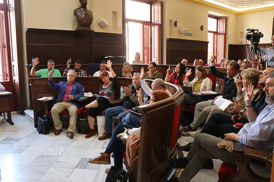 El Pleno Municipal ha aprobado por unanimidad el convenio para la integración del conservatorio en la red pública de la Generalitat Valenciana