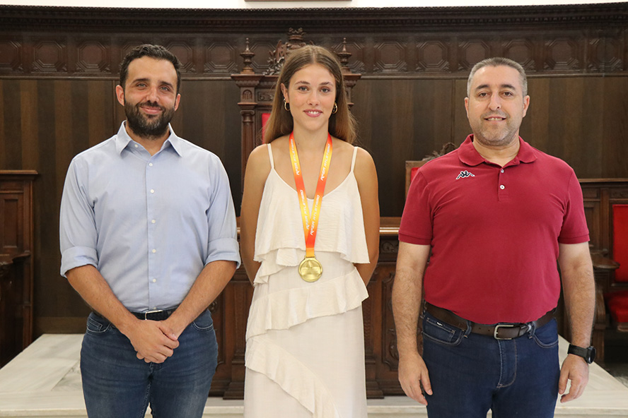 El Consistorio homenajea a Lucía Gramage por el oro en el Campeonato de España de Atletismo sub-23