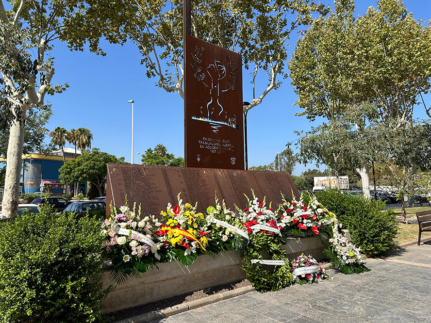 Homenaje a las personas fallecidas en Altos Hornos del Mediterráneo y la Compañía Sierra Menera