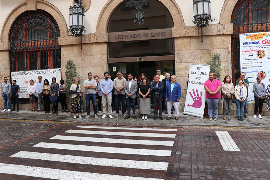 Sagunto guarda un minuto de silencio en señal de condena y repulsa por los presuntos asesinatos machistas perpetrados en Las Palmas y Móstoles