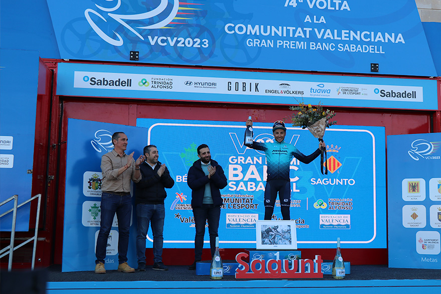 Sagunto ha acogido esta tarde la meta de la tercera etapa de la Volta a la Comunitat Valenciana 