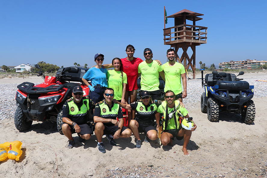 El Ayuntamiento de Sagunto realiza un simulacro de salvamento en la playa de Almardà