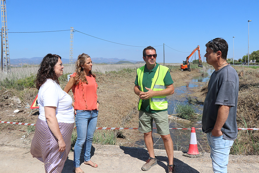 El Consell Agrari actúa en la acequia de Gabau y la desembocadura hasta la gola para mejorar el entorno y la evacuación de aguas